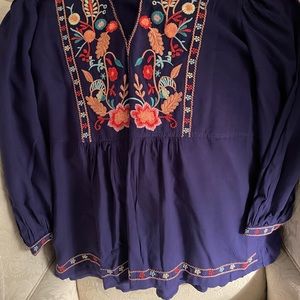 Solitaire blue/purple top with colorful floral decor.